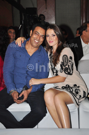 Vindu Dara Singh with wife Dina