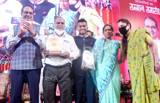 Vivek Sagar with his parents 