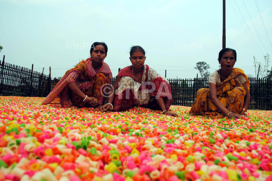 Womens busy in drying Finger chips Papads 